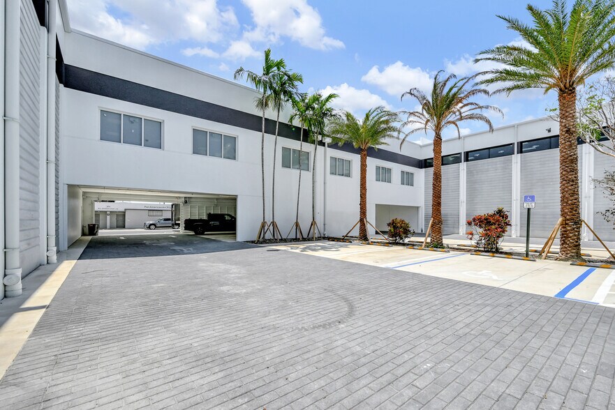 More Photos Of 221 NE 67th St, Miami Warehouse For Sale