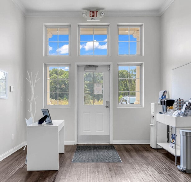 More Photos Of 5031 Forest Dr, New Albany Medical For Sale