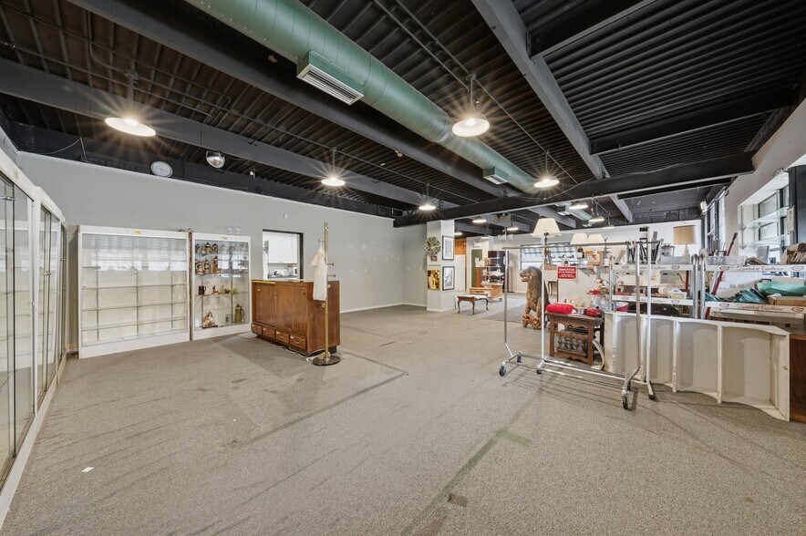 More Photos Of 800 E 31st St, La Grange Park General Retail For Sale