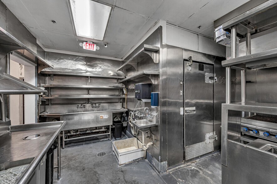 More Photos Of 223 Valencia Ave, Coral Gables Restaurant For Lease