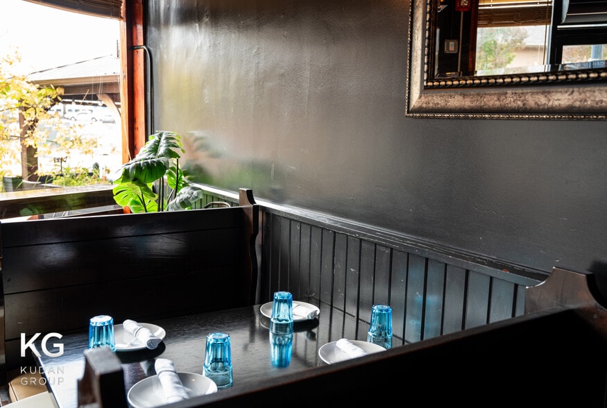 More Photos Of 327-329 Waukegan Ave, Highwood Storefront For Lease