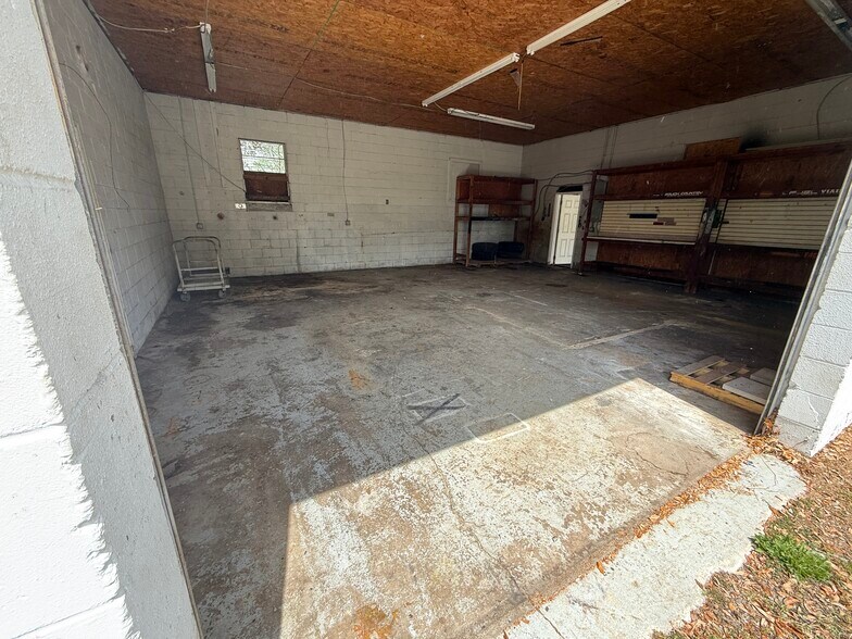 More Photos Of 850500 Us-17, Yulee Auto Repair For Lease
