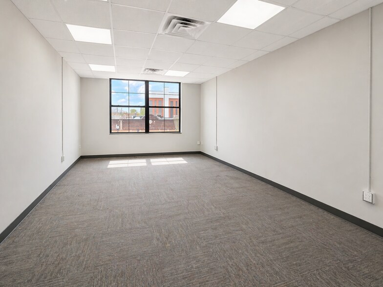 More Photos Of 286-300 Main St, Hackensack Storefront Retail Office For Lease