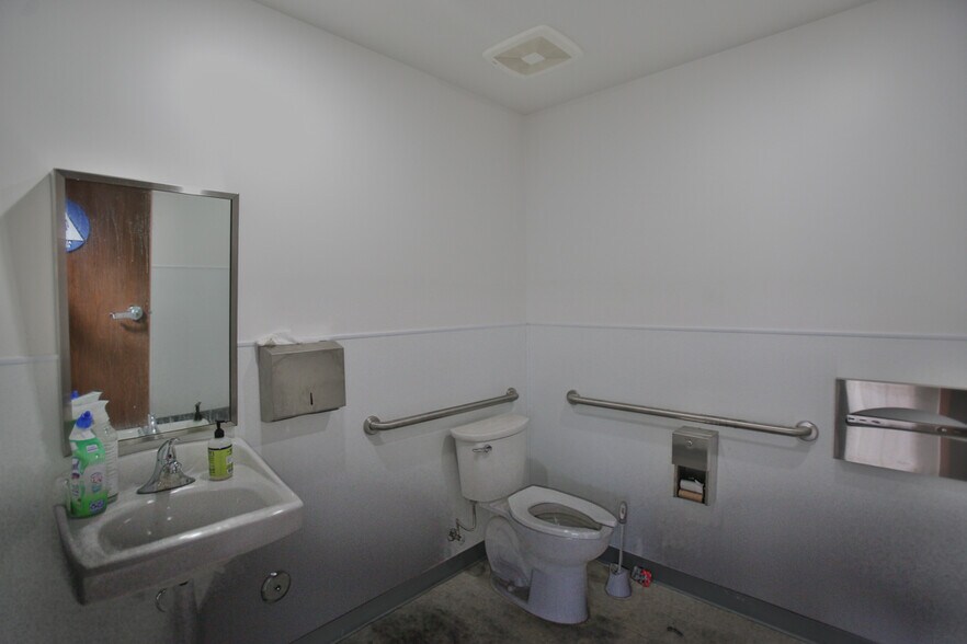 More Photos Of 3505 Cadillac Ave, Costa Mesa Office For Lease