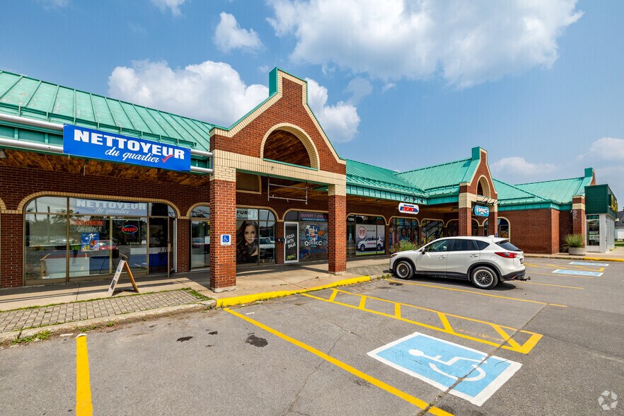 More Photos Of 1080-1126 Boul de la Grande-Allée, Boisbriand Freestanding For Lease