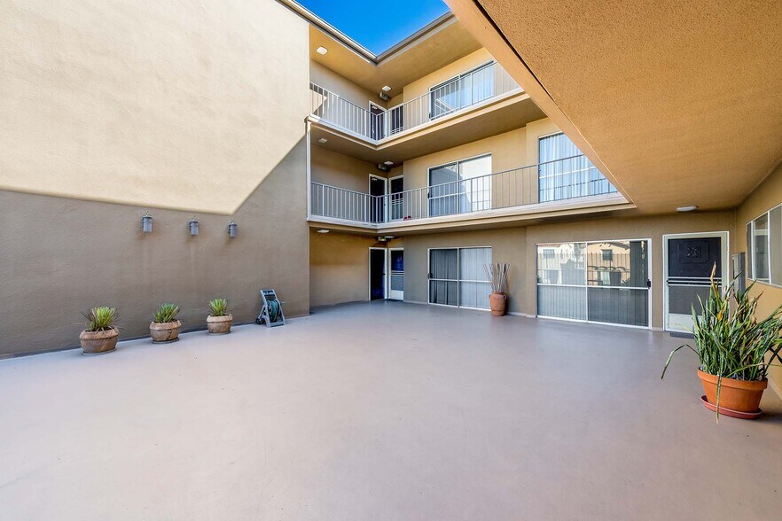 More Photos Of 222 Granada Ave, Long Beach Apartments For Sale