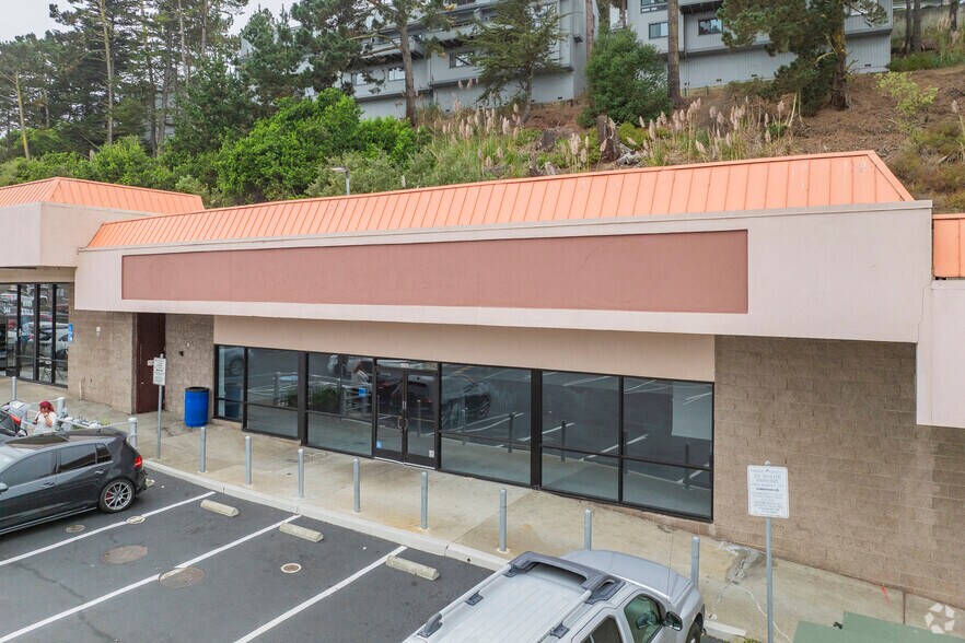 More Photos Of 314-362 Gellert Blvd, Daly City Storefront For Lease
