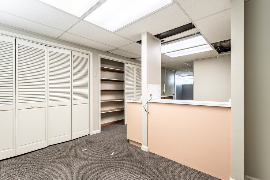 More Photos Of 1250 Franklin Ave, Brookville Office For Sale