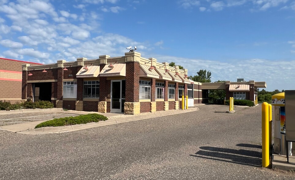 Primary Photo Of 955 W Broadway Ave, Forest Lake Freestanding For Sale