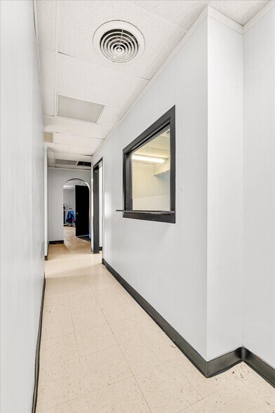 More Photos Of 841 S Highway 25 W, Williamsburg Flex For Sale