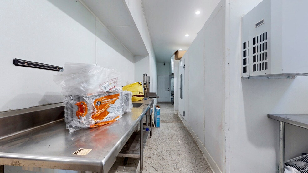 More Photos Of 6500 Foothill Blvd, Tujunga Restaurant For Sale
