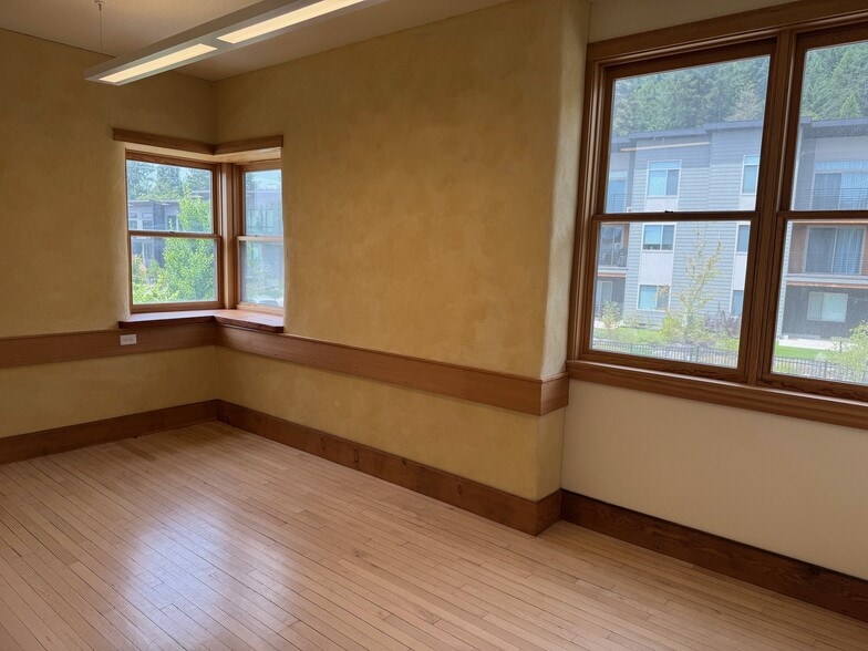 More Photos Of 120 Shelton McMurphey Blvd, Eugene Office For Lease