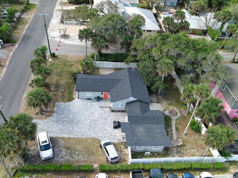 More Photos Of 200 S Pine St, New Smyrna Beach Office Residential For Sale