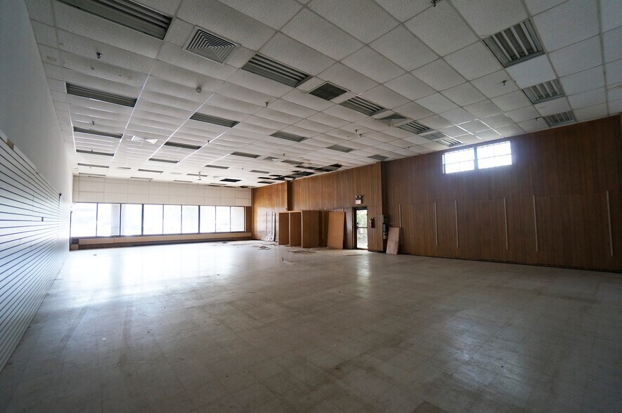 More Photos Of 314 Rt 46 W, Little Ferry Manufacturing For Lease