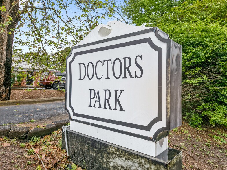 More Photos Of 5 Doctors Park, Asheville Medical For Lease