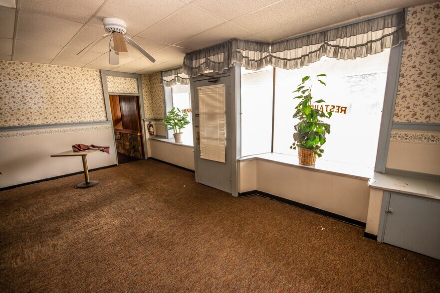 More Photos Of 200 W Washington St, Slinger Restaurant For Lease