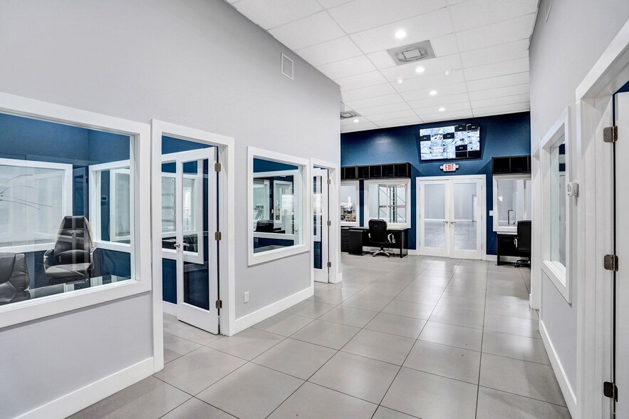 More Photos Of 2521 NE 4th Ave, Pompano Beach Flex For Lease