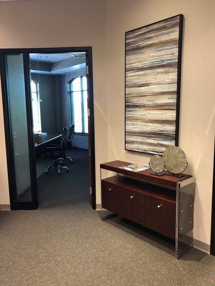 More Photos Of 3515 W 75th St, Prairie Village Office For Lease