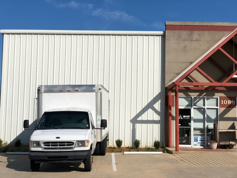 More Photos Of 1091 Old Fannin Rd, Brandon Office For Lease
