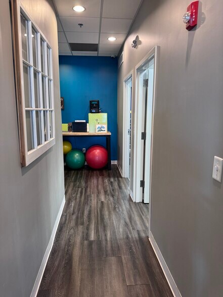 More Photos Of 413 NW Murray Rd, Lee's Summit Flex For Lease