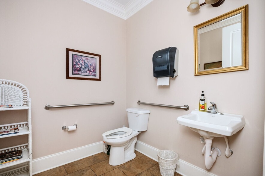 More Photos Of 5102 Covington Hwy, Decatur Medical For Sale