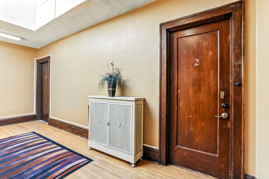 More Photos Of 976-978 Grand Ave, Saint Paul Storefront Retail Residential For Sale