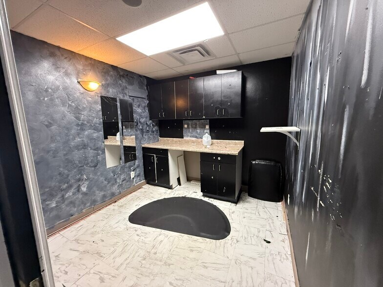 More Photos Of 2230 Pine Ave, Niagara Falls Office For Lease