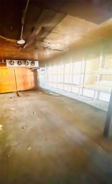 More Photos Of 1009 N Bowen Rd, Arlington Storefront For Sale