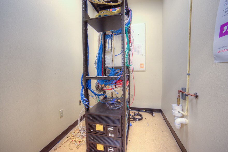 More Photos Of 410 W Bakerview Rd, Bellingham General Retail For Lease