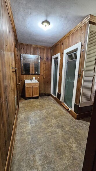 More Photos Of 850 Kinderton Rd, Clarksville Hospitality For Sale