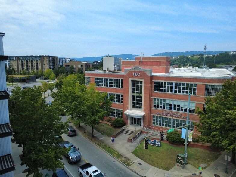 More Photos Of 100 Cherokee Blvd, Chattanooga Office For Sale