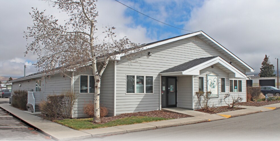 Primary Photo Of 2330 Amherst Ave, Butte Veterinarian Kennel For Sale