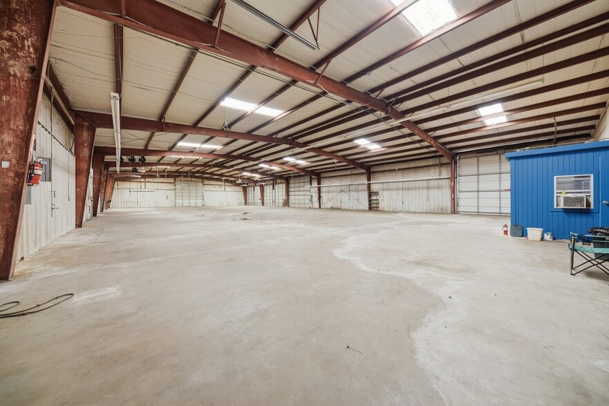 More Photos Of 9965 Highway 6, Navasota Auto Dealership For Sale