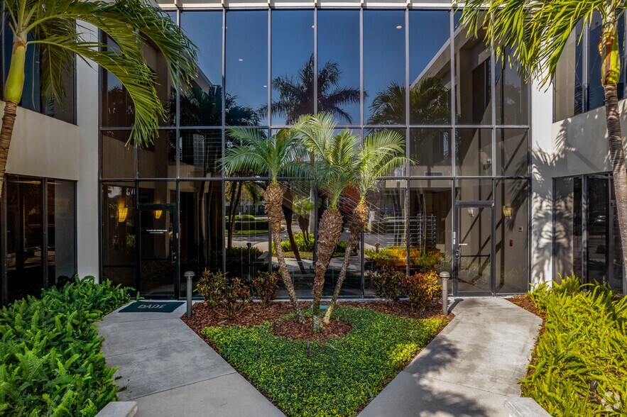 More Photos Of 9500 Koger Blvd N, Saint Petersburg Unknown For Lease