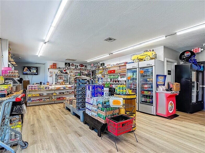 More Photos Of 4443 Loblolly Bay Rd, LaBelle General Retail For Sale
