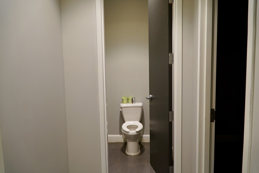 More Photos Of 5850 W Cypress St, Tampa Office For Lease