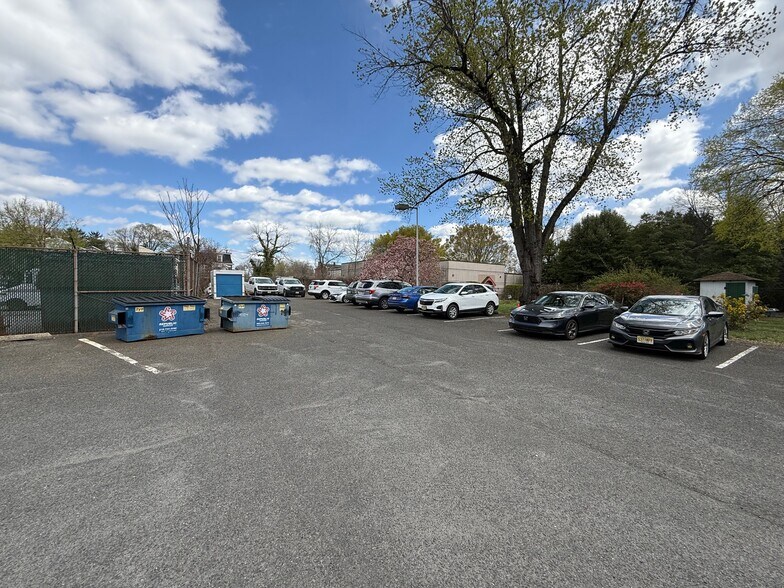 More Photos Of 437 High St, Burlington Office For Sale
