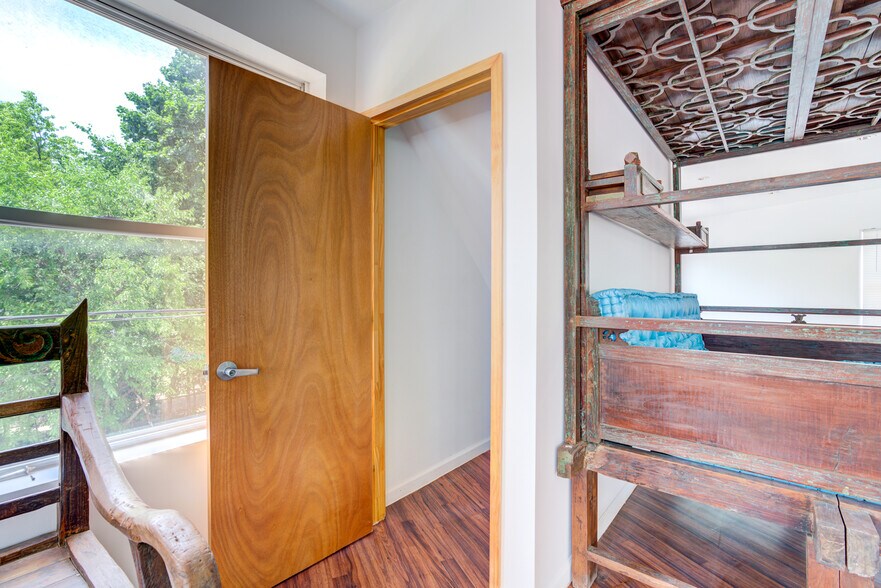 More Photos Of 525 N Dean St, Englewood Storefront Retail Office For Sale