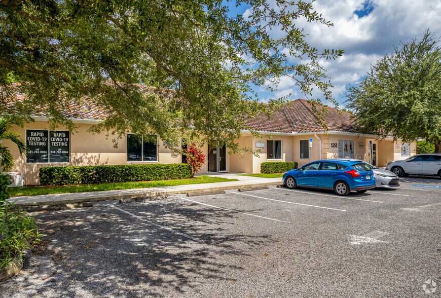 More Photos Of 5255 Office Park Blvd, Bradenton Medical For Lease