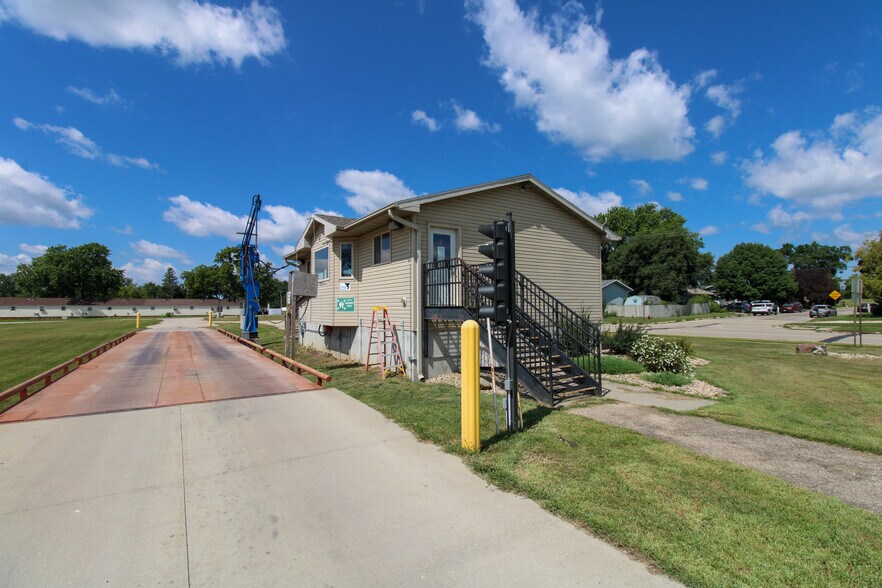 More Photos Of 107 8th Ave SW, Kasson Specialty For Sale