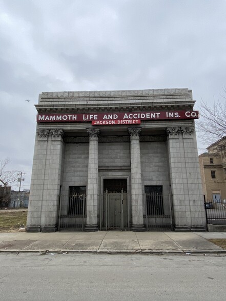 Primary Photo Of 4636 S King Dr, Chicago Bank For Sale