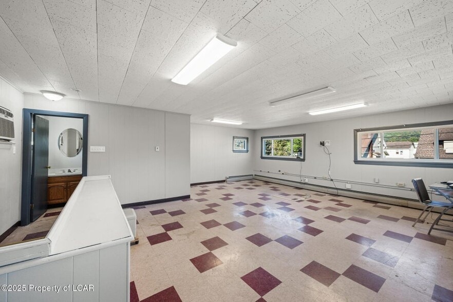 More Photos Of 36 Atherton Ave, Wyoming Warehouse For Sale