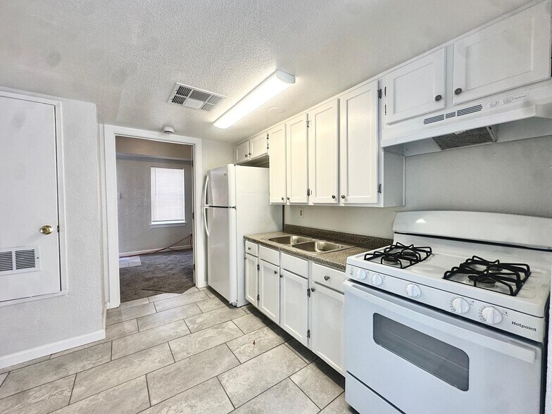 More Photos Of 1926-1930 Bassett Ave, El Paso Apartments For Sale