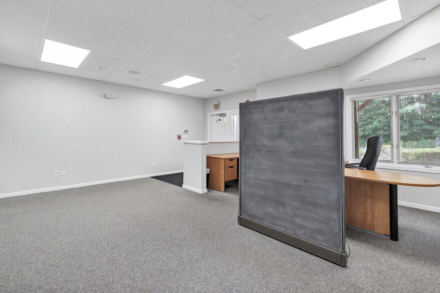 More Photos Of 324 Elm St, Monroe Medical For Sale