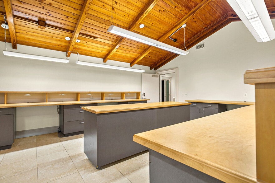 More Photos Of 525 8th St W, Bradenton Office For Sale