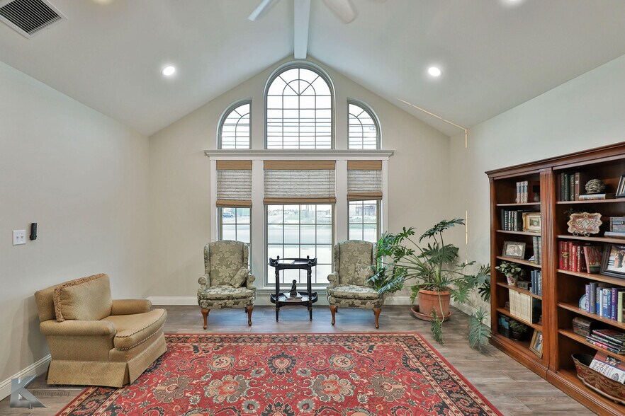 More Photos Of 2150 Industrial Blvd, Abilene Office For Sale