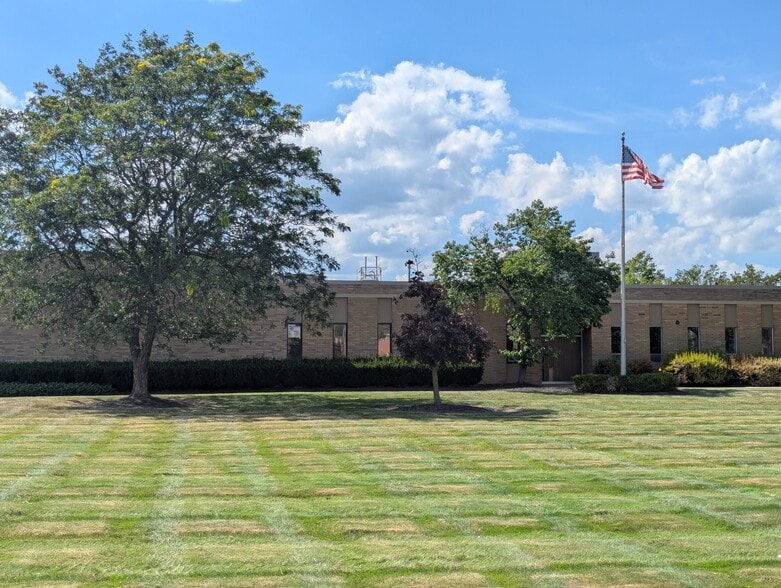 More Photos Of 6262 Cochran Rd, Solon Flex For Sale