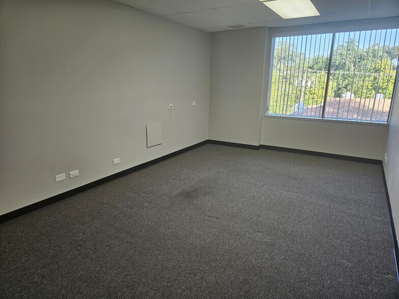 More Photos Of 1263 S Highland Ave, Lombard Medical For Lease