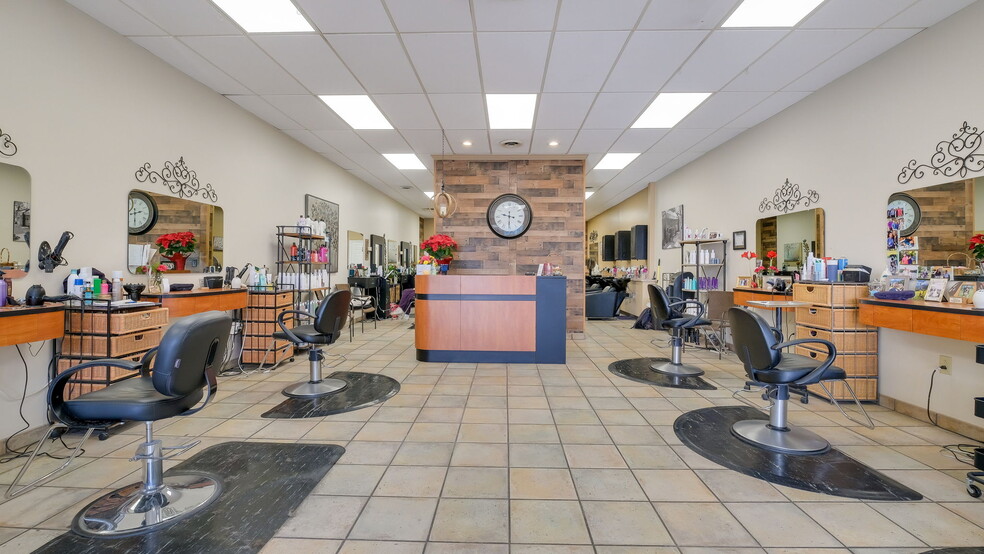 More Photos Of 42 S York Rd, Hatboro Storefront For Sale