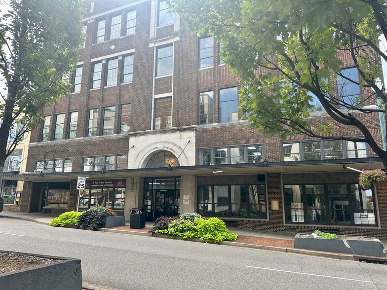 More Photos Of 300 E Main St, Johnson City Office For Lease